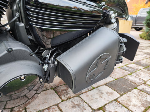 Diva Blackline Seitentasche mit Flaschenhalter passend für Harley-Davidson Sportster