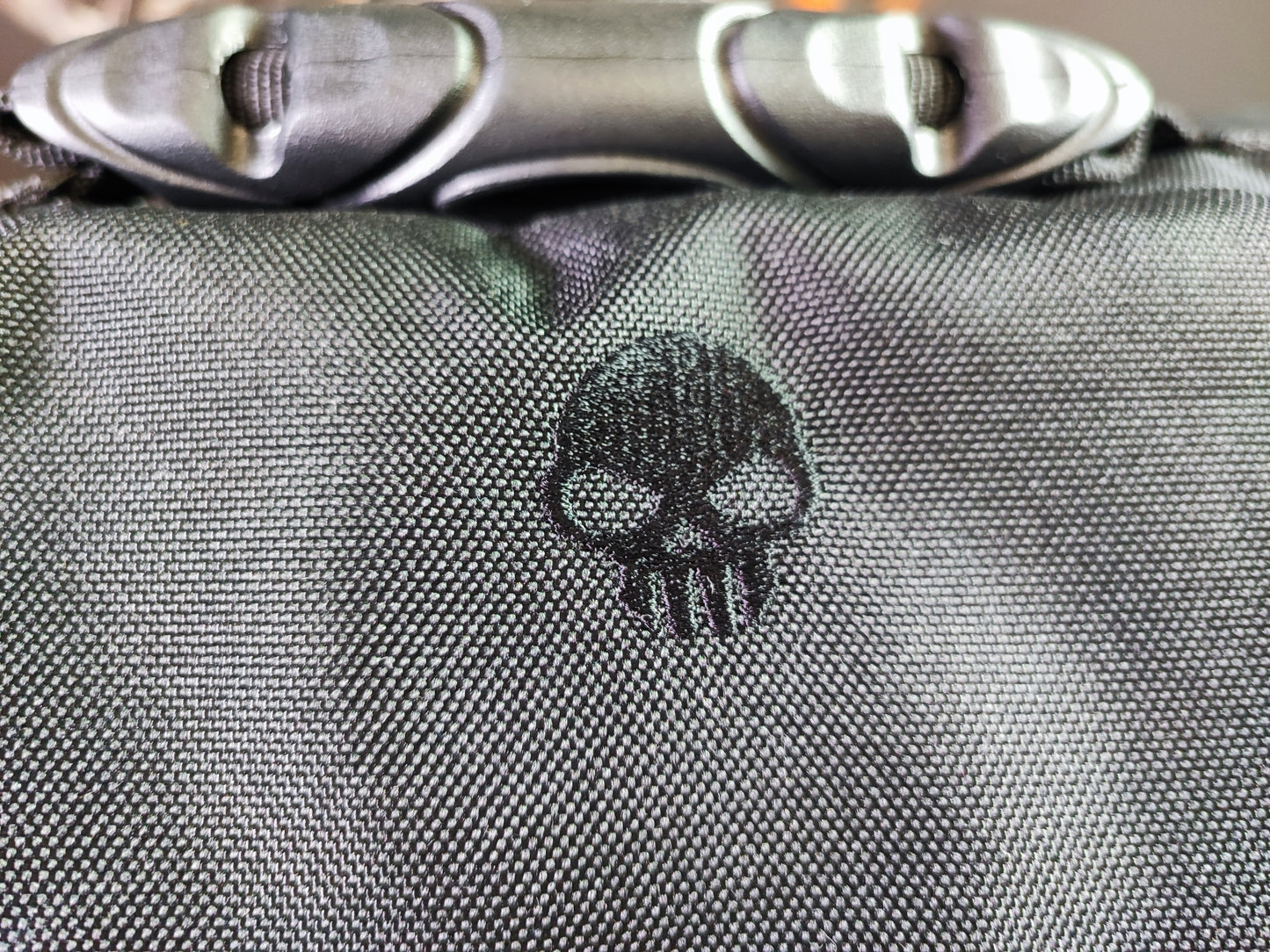 NIGHTTRON ADVENTURE Plus 65L universelle Reisetasche für Sissybar oder Gepäckträger