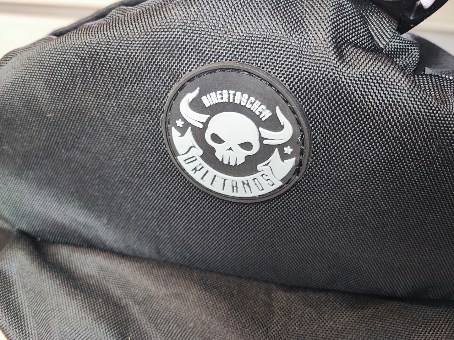 NIGHTTRON ADVENTURE Plus 65L universelle Reisetasche für Sissybar oder Gepäckträger