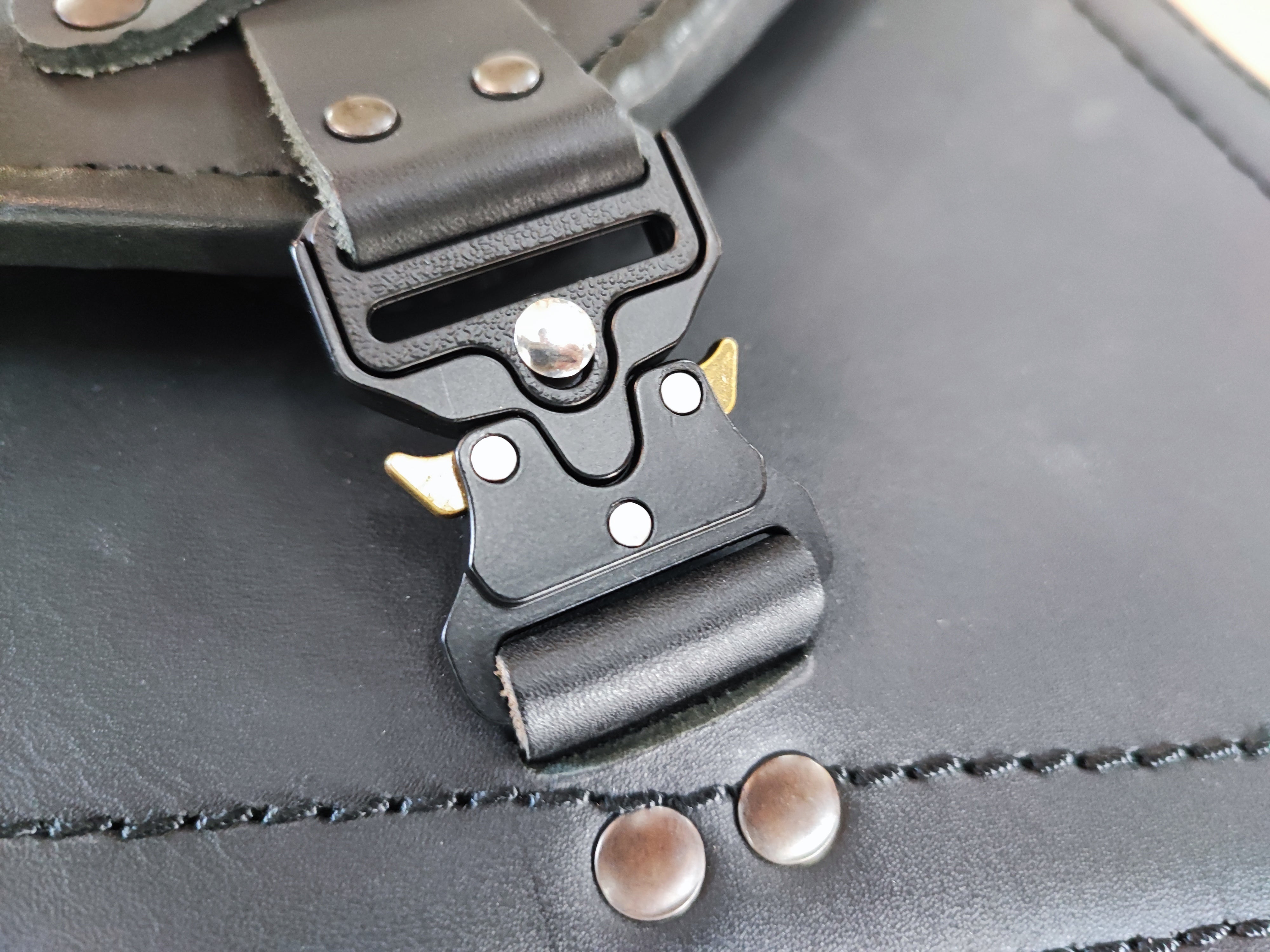 Muscle Blackline Set Seitentaschen passend für Harley-Davidson VROD Modelle