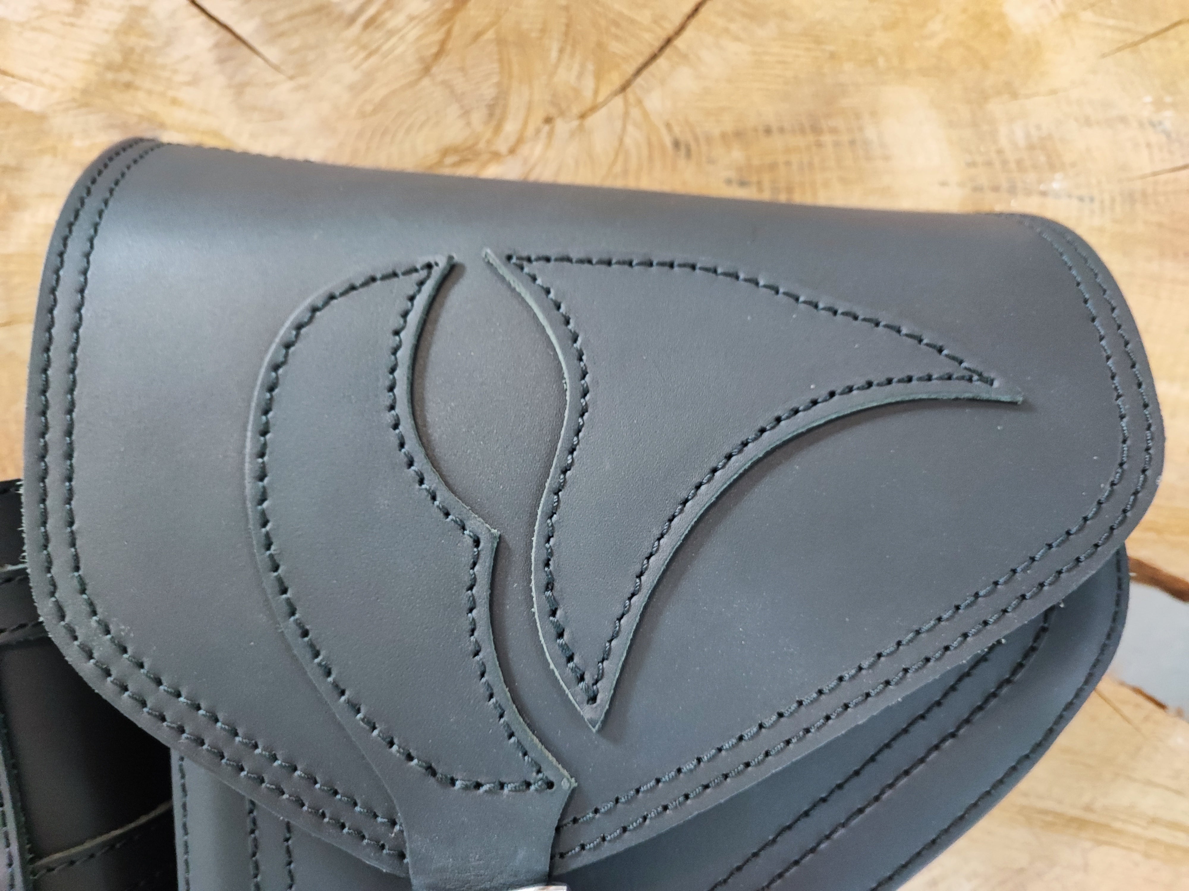 Eagle Schwarz Schwingentasche passend für Harley-Davidson Softail