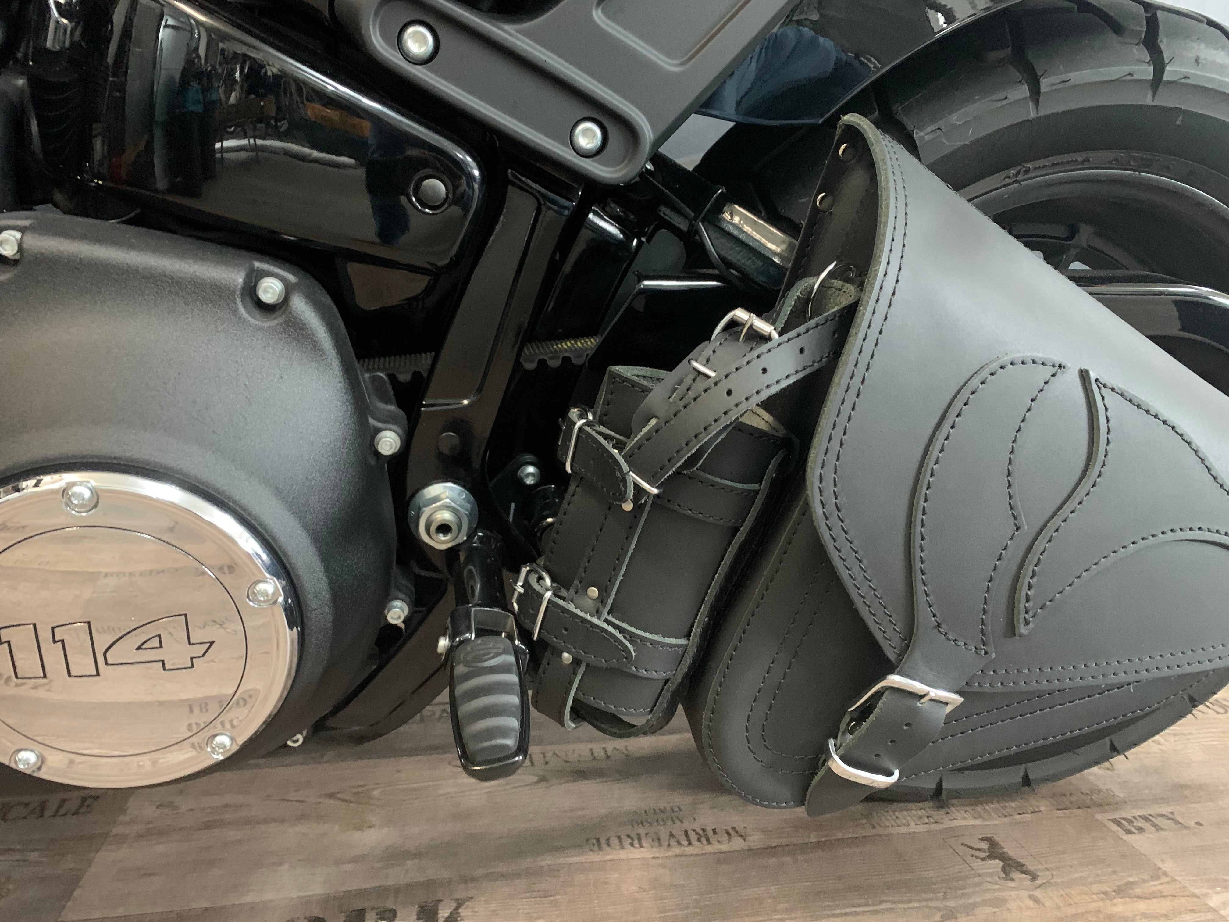 Eagle Schwarz Schwingentasche passend für Harley-Davidson Softail