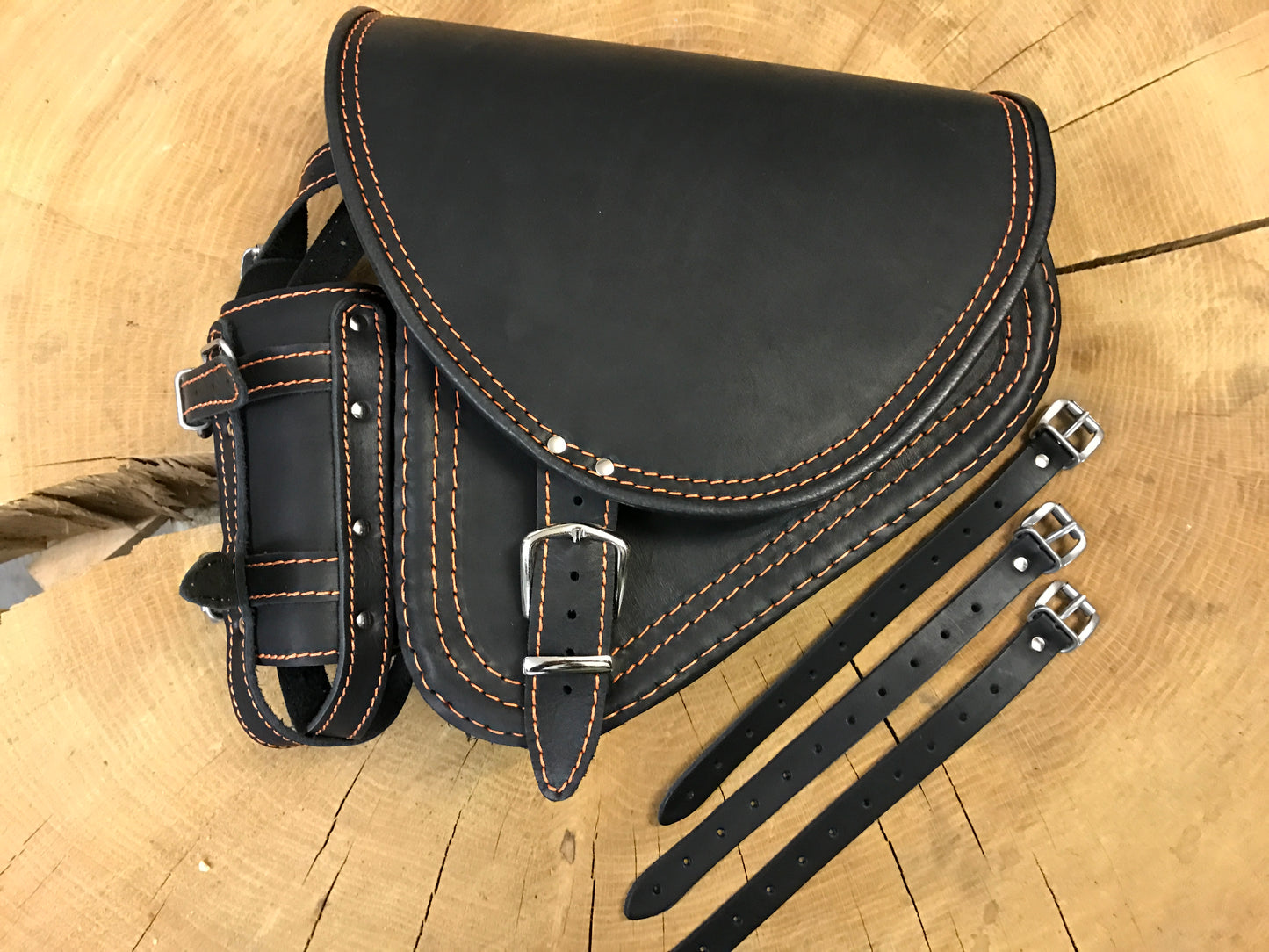 Diablo orange Schwingentasche + Schwingenhalter Softail bis 2017