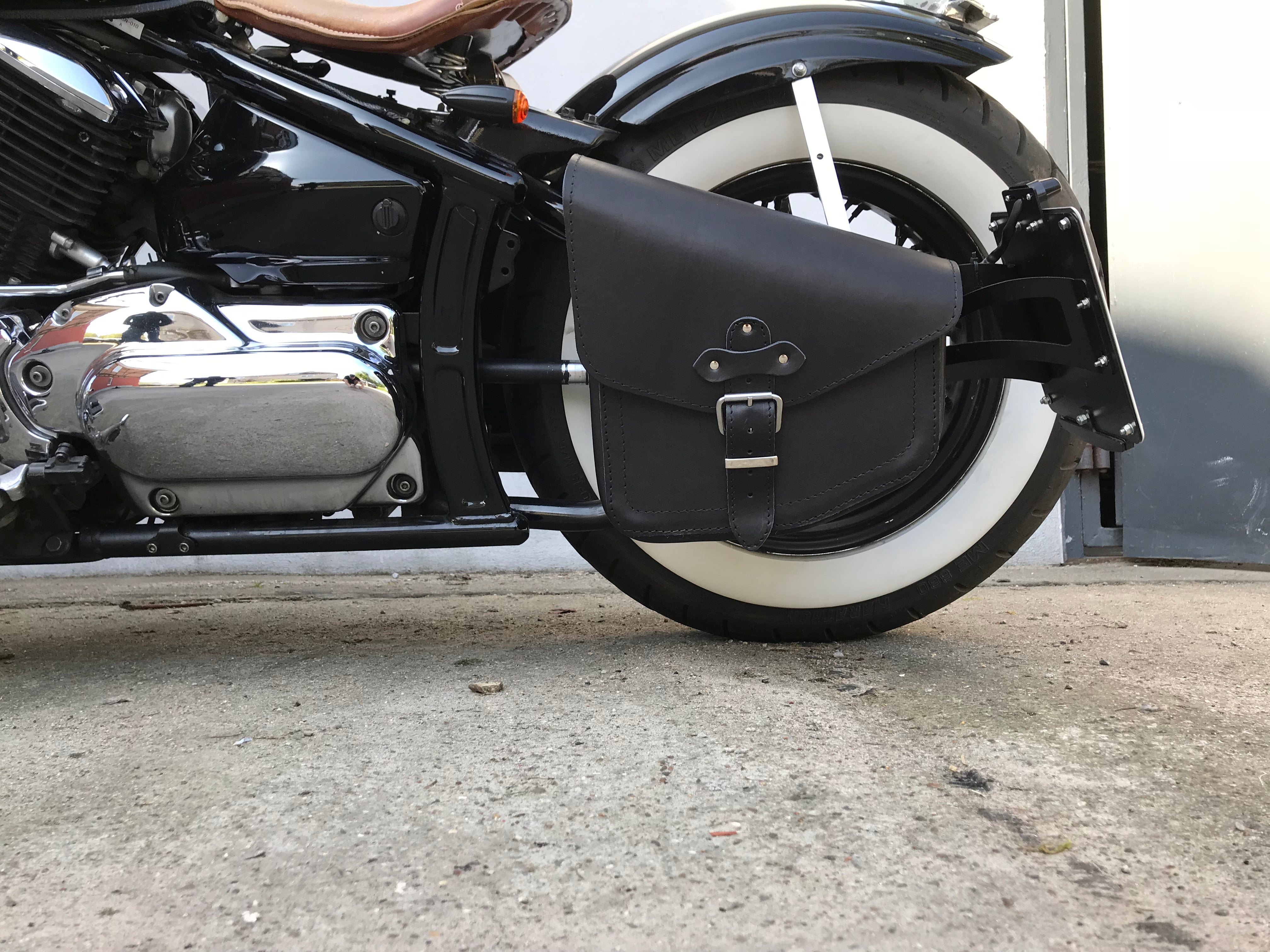 Odin schwarz Schwingentasche + Schwingenhalter Softail bis 2017