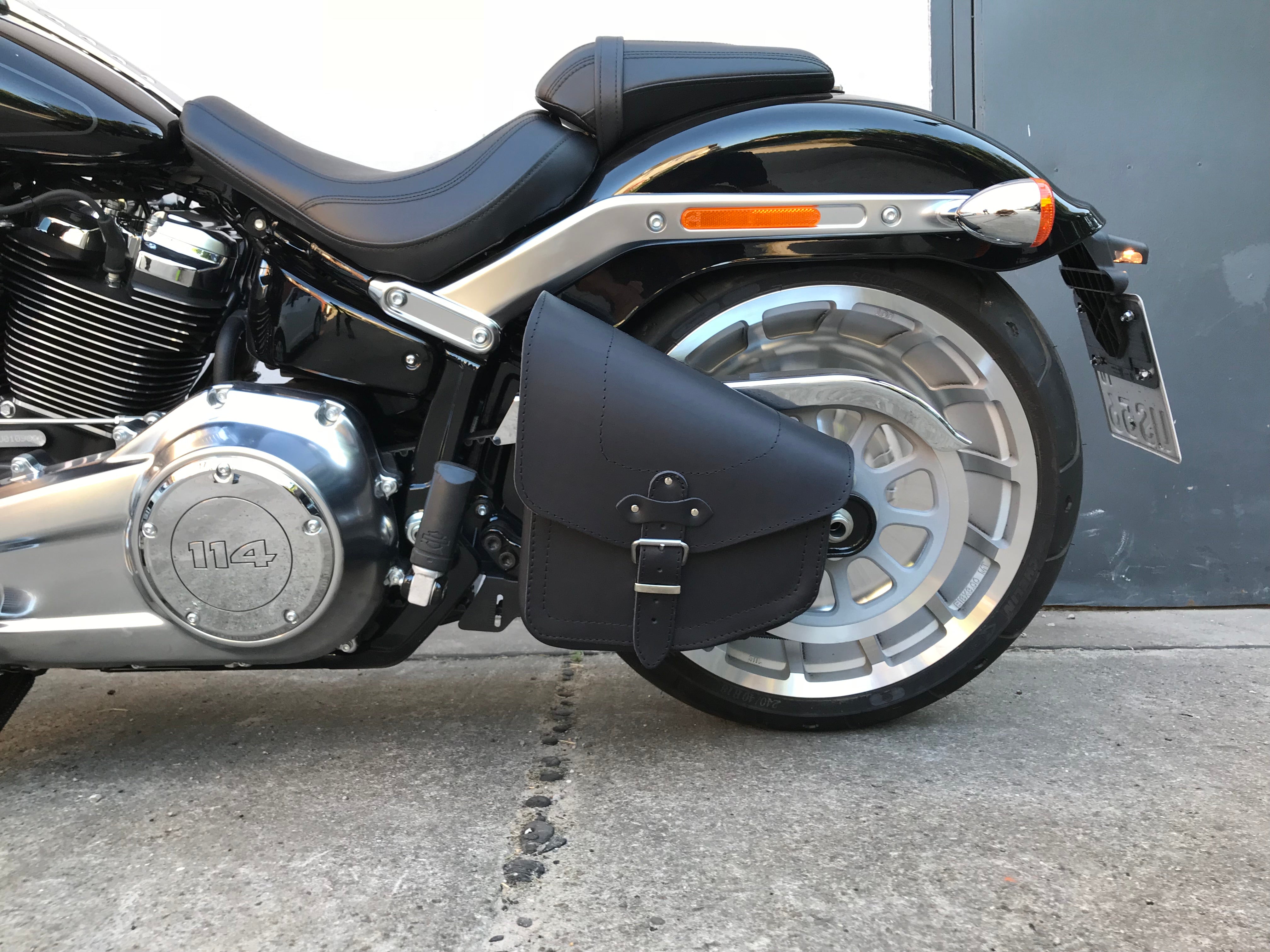 Odin schwarz Schwingentasche + Schwingenhalter Softail ab 2018
