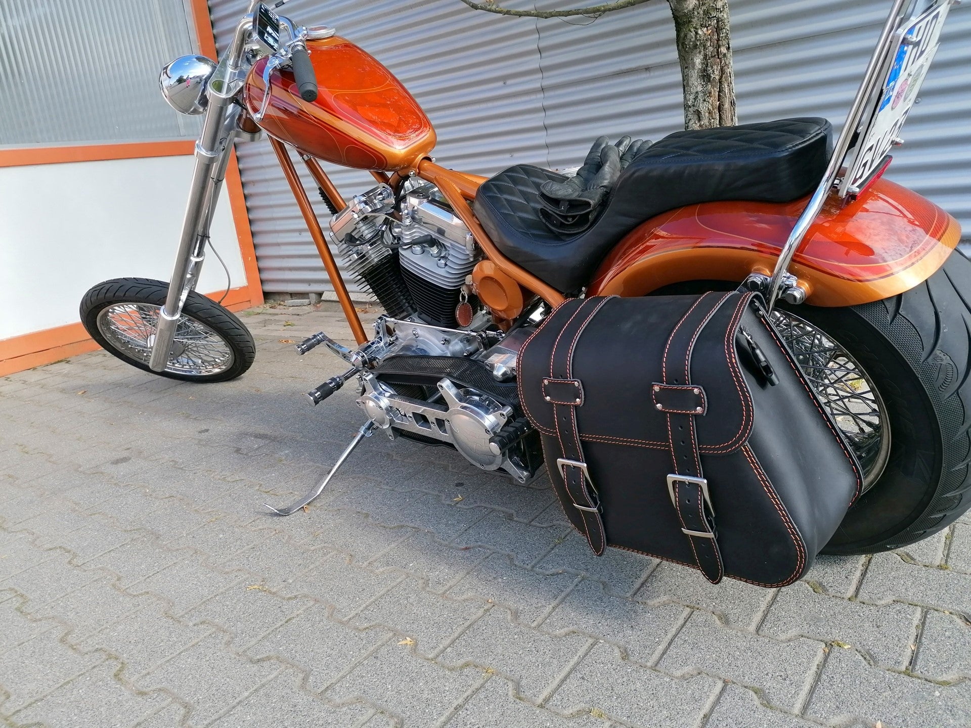 Zeus Orange Seitenkoffer + Halter XL passend für Softail ab 2018 bis Heute