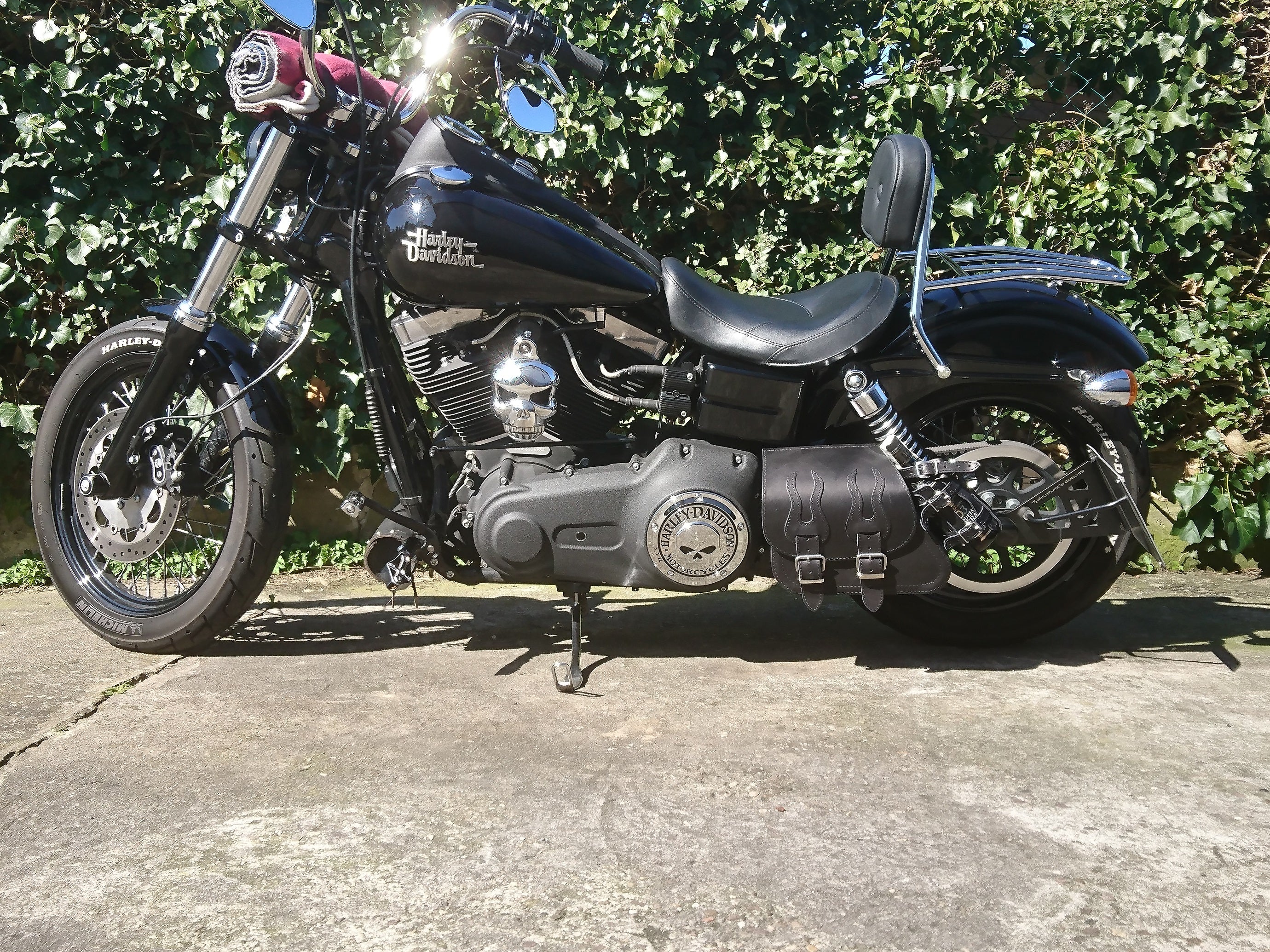 Dyna Flame Schwarz Schwingentasche passend für Harley-Davidson Street Bob bis 2017