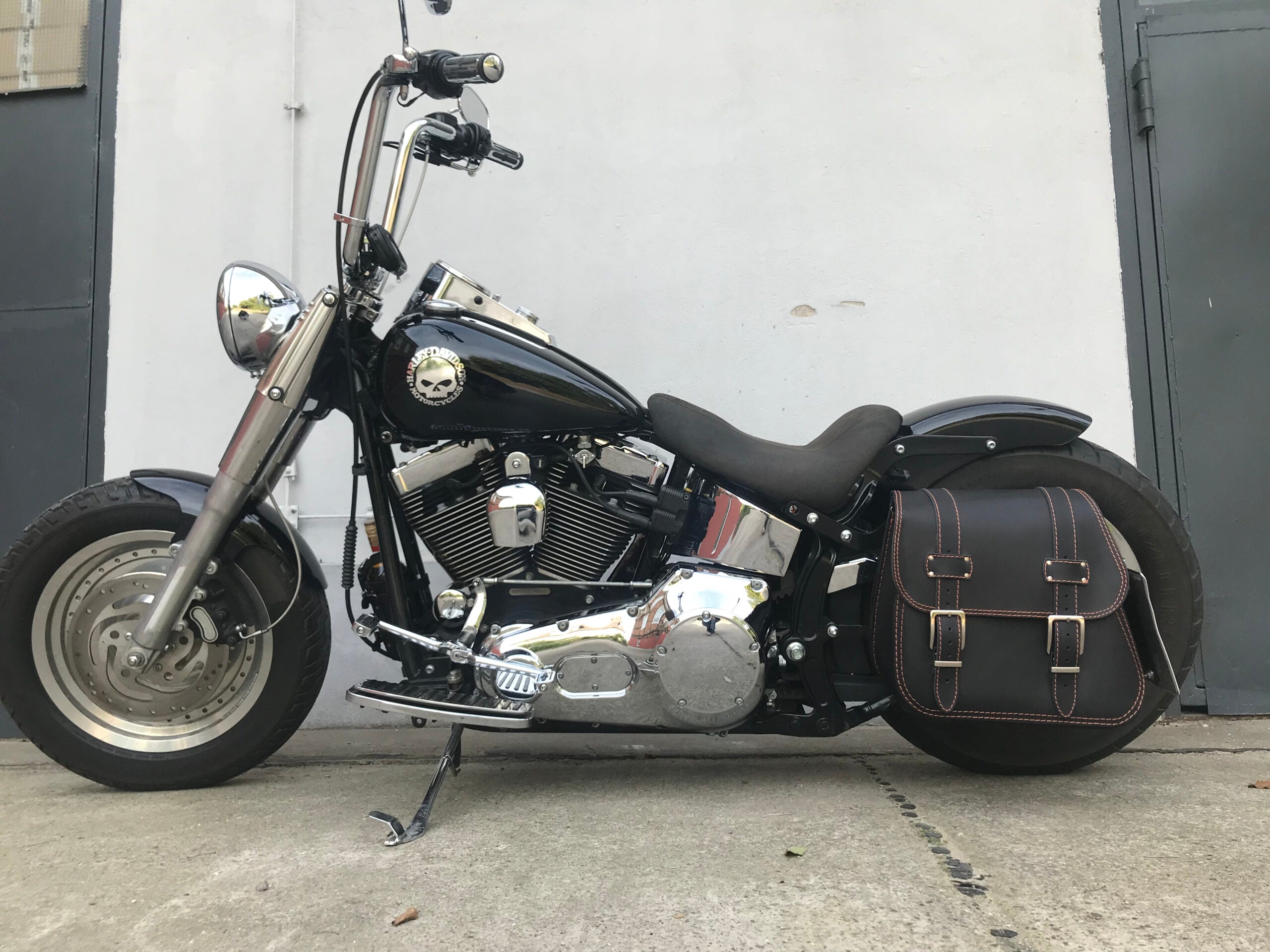 Zeus Orange Seitentasche + Halter XL passend für Softail von 1992 bis 2017