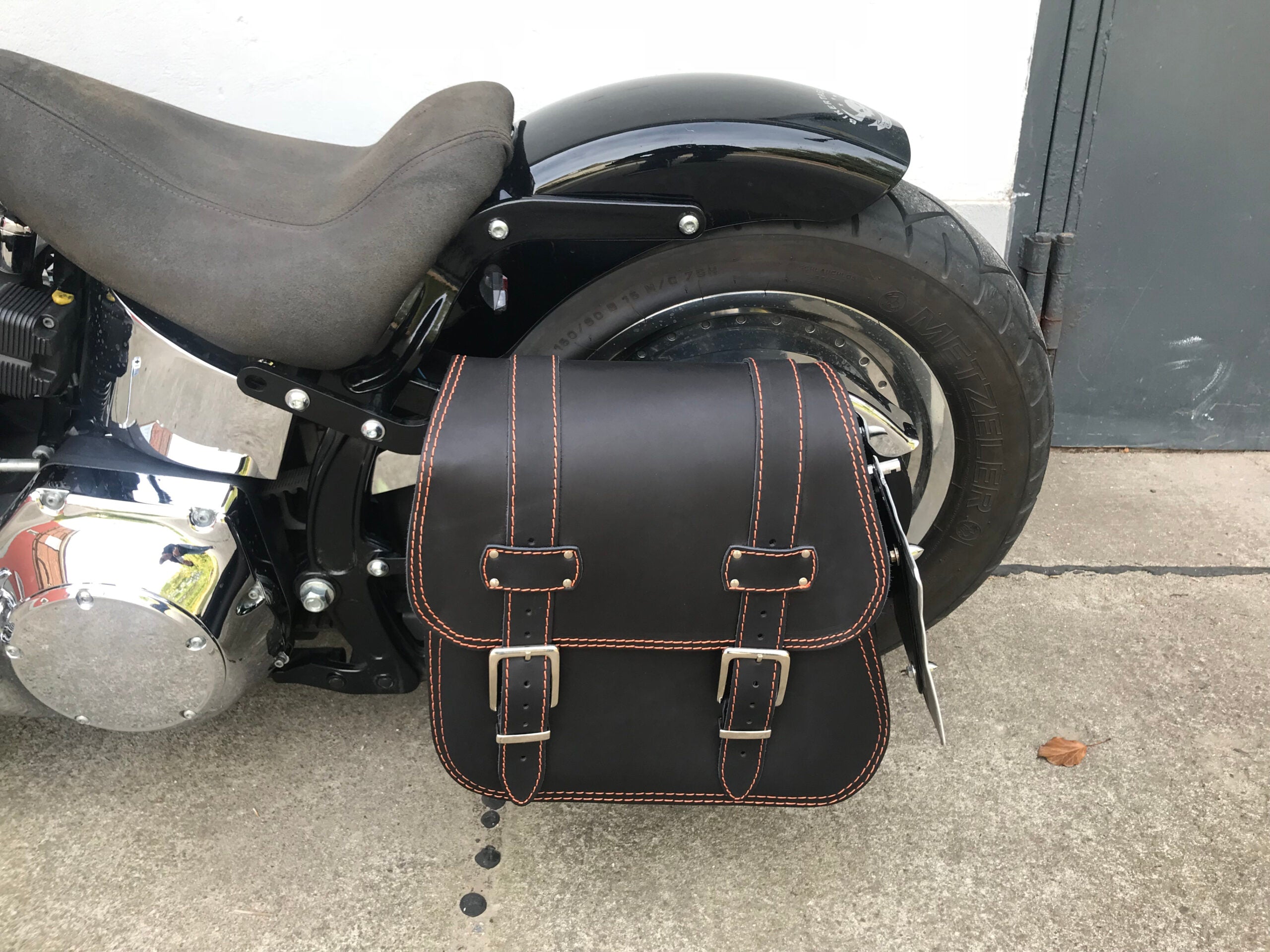 Zeus Orange Seitentasche + Halter XL passend für Softail von 1992 bis 2017