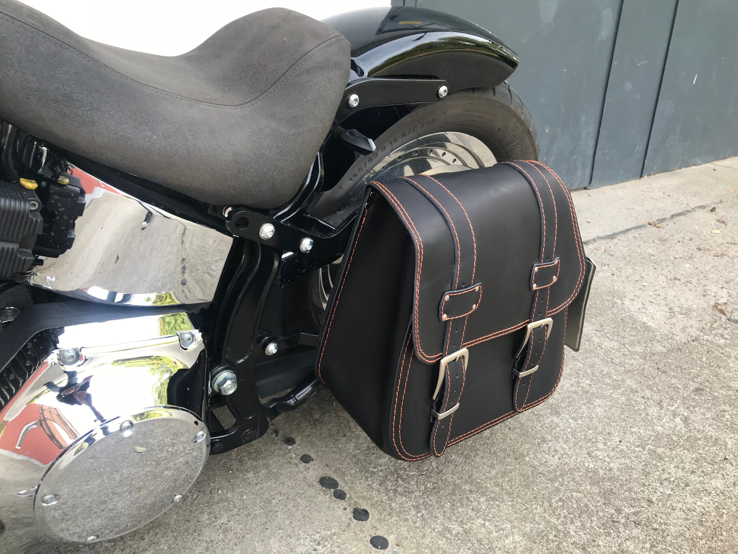 Zeus Orange Seitentasche + Halter XL passend für Softail von 1992 bis 2017