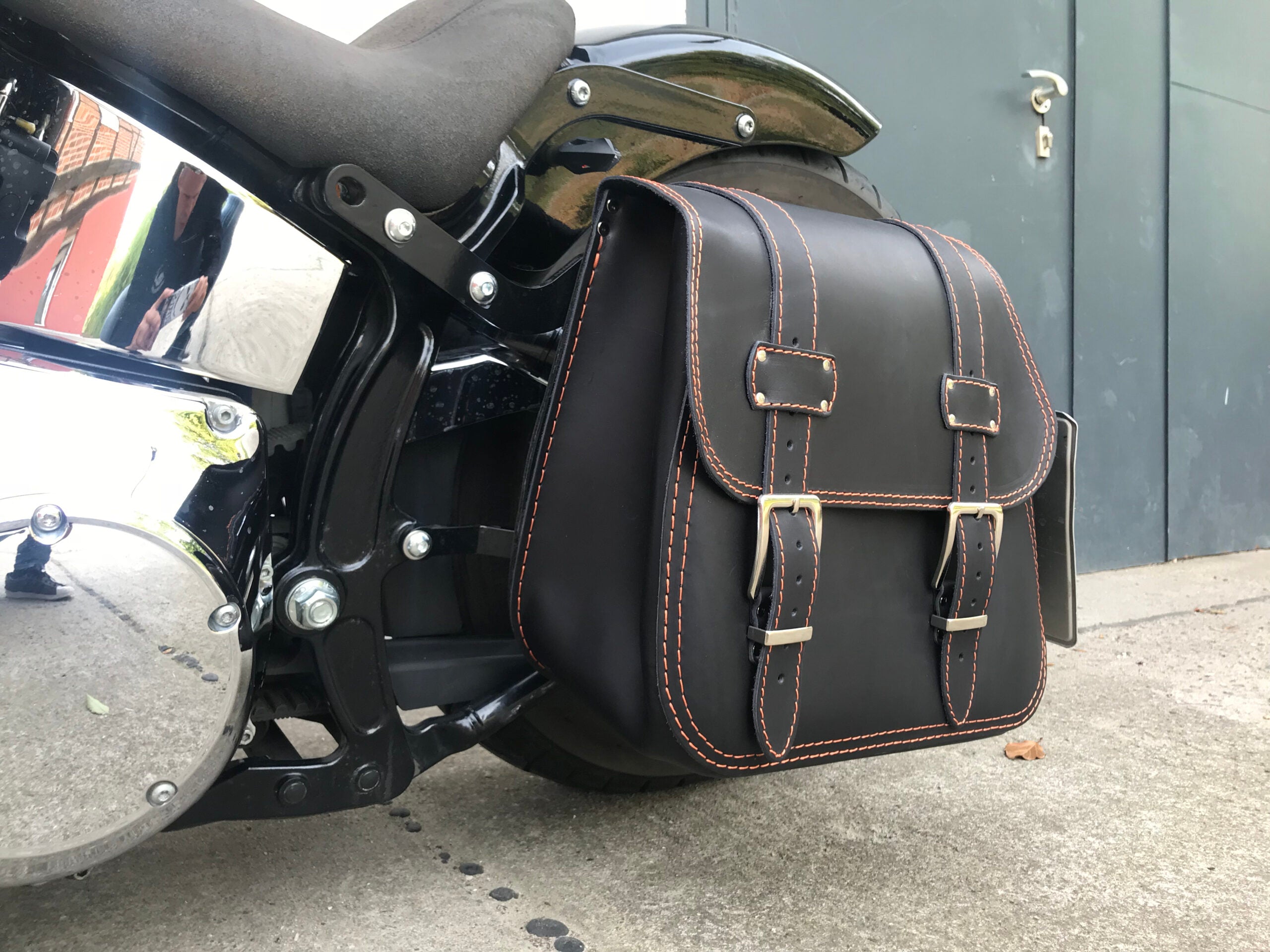 Zeus Orange Seitentasche + Halter XL passend für Softail von 1992 bis 2017