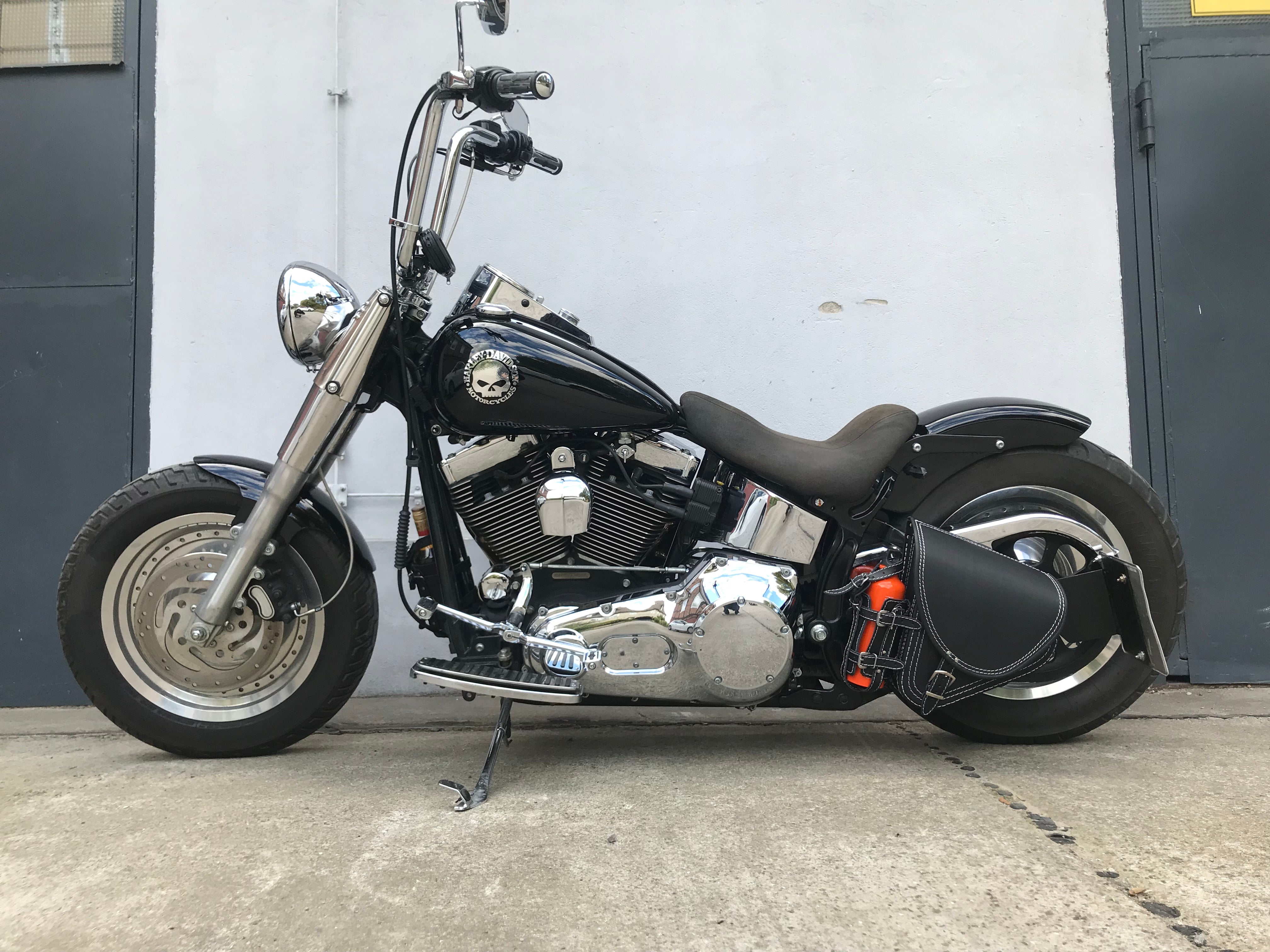 Diablo Weiß mit Flaschenhalter passend für Harley-Davidson Softail
