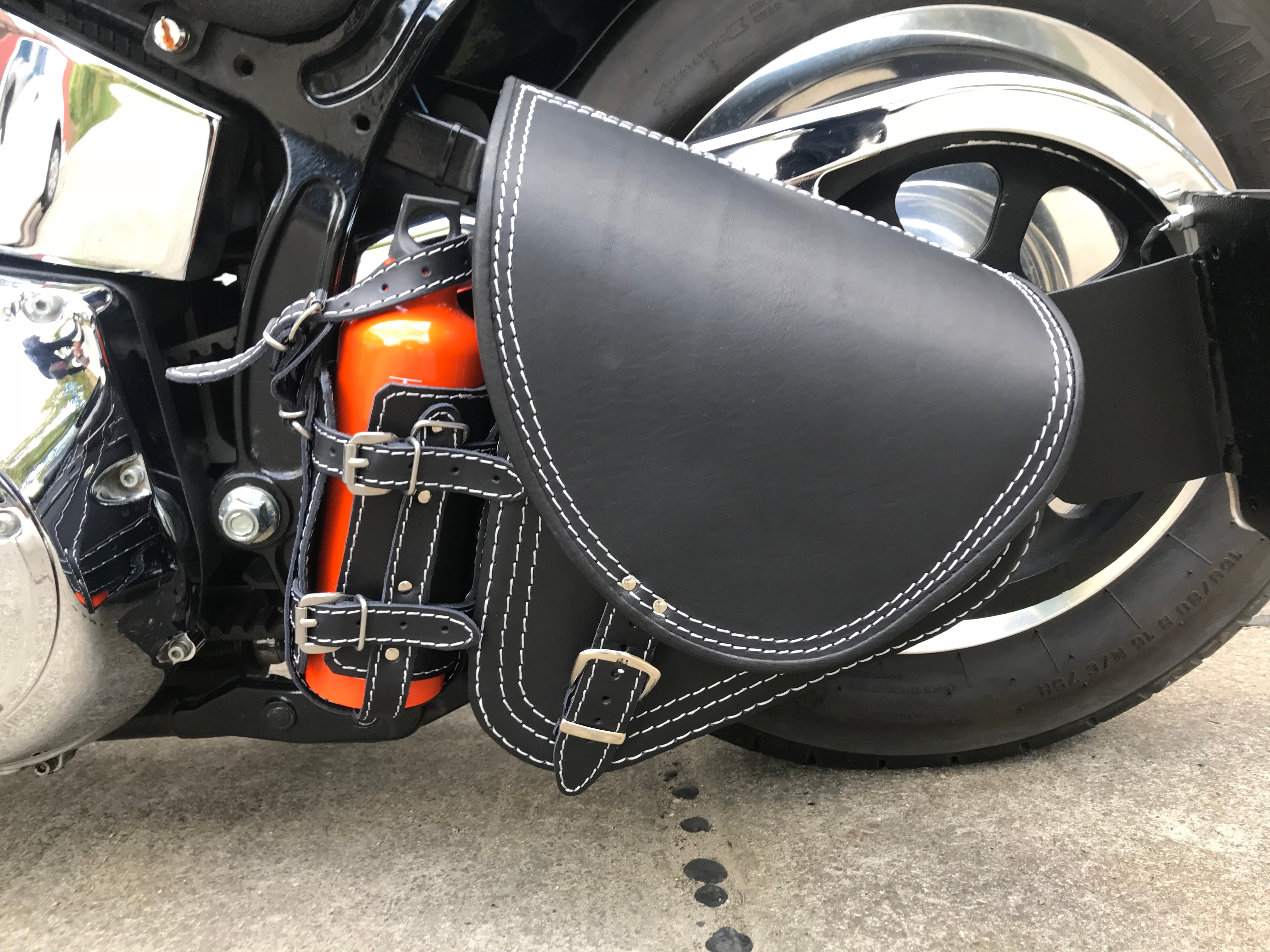 Diablo Weiß mit Flaschenhalter passend für Harley-Davidson Softail
