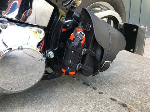 Hades Schwarz Schwingentasche mit Flaschenhalter passend für Harley-Davidson Softail