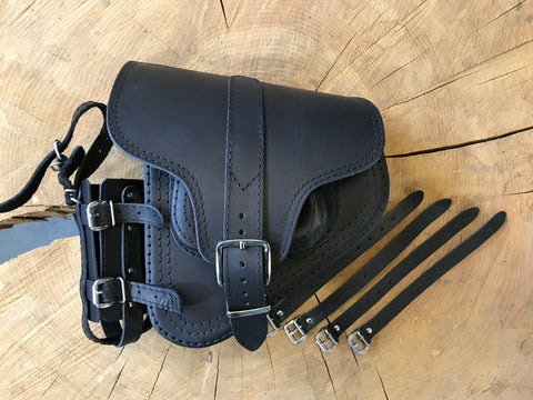 Hades Schwarz Schwingentasche mit Flaschenhalter passend für Harley-Davidson Softail