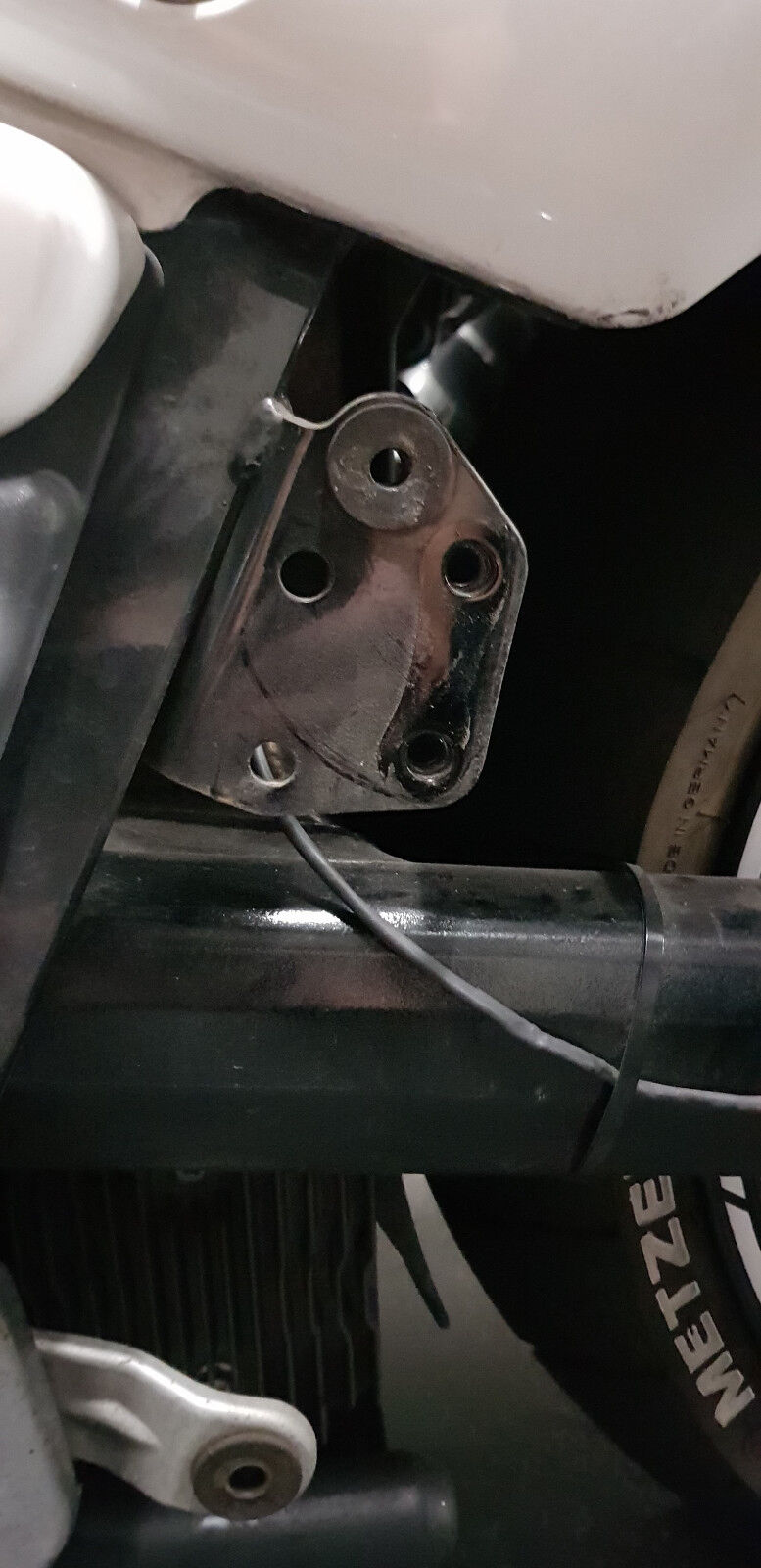 Schwingenhalter passend für Suzuki Intruder M1800R