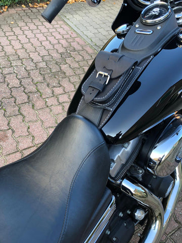 Tankpad schwarz / weiß passend für Harley-Davidson Dyna Street Bob Lowrider bis 2017