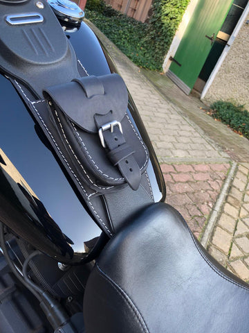 Tankpad schwarz / weiß passend für Harley-Davidson Dyna Street Bob Lowrider bis 2017