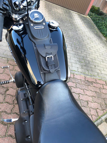 Tankpad schwarz / weiß passend für Harley-Davidson Dyna Street Bob Lowrider bis 2017