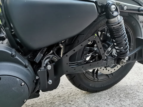 Seitentaschenhalter passend für Harley Davidson Sportster ab Bj. 2004 linke Seite