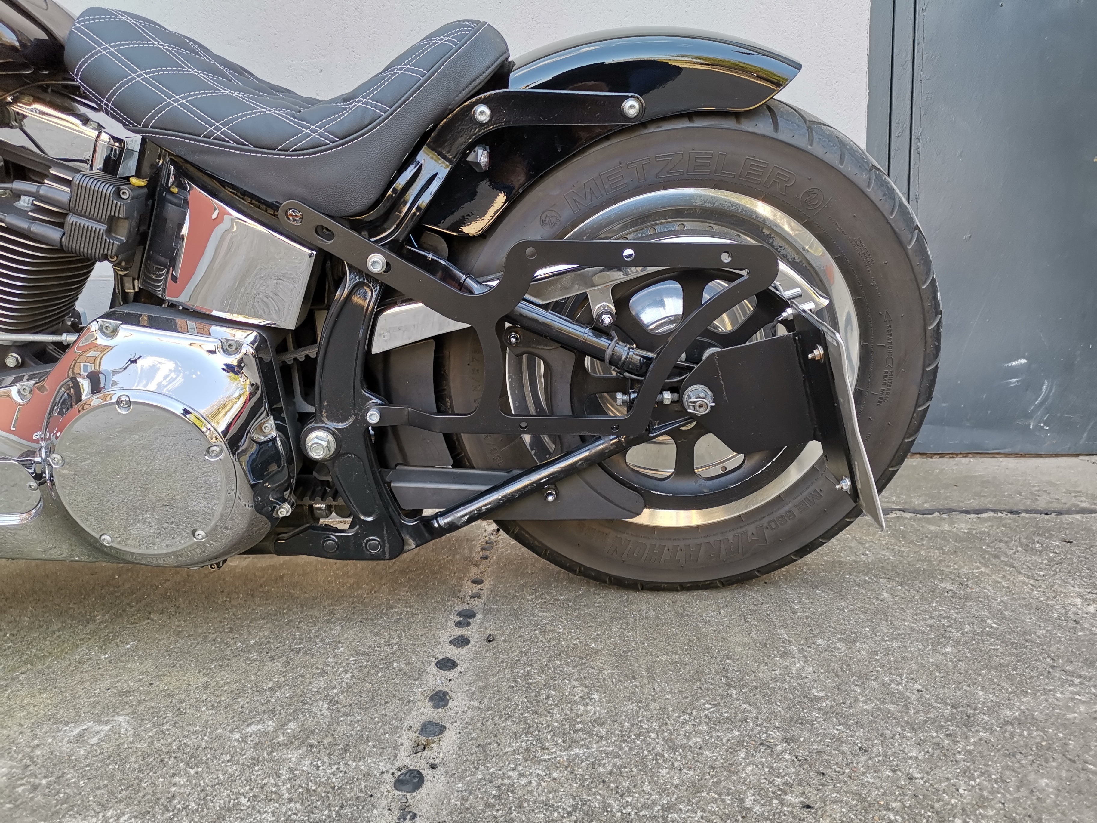 Zeus Orange Seitentasche + Halter XL passend für Softail von 1992 bis 2017
