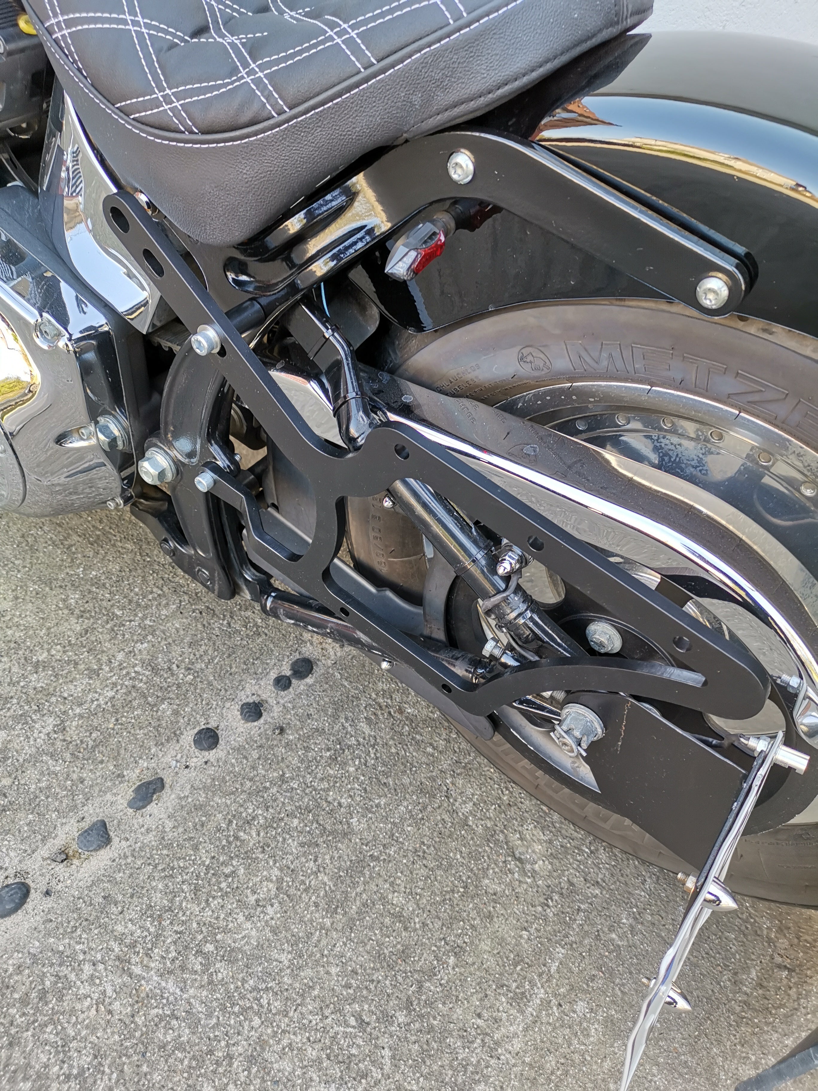 The Big Schwarz Seitentasche + Halter XL passend für Softail von 1992 bis 2017