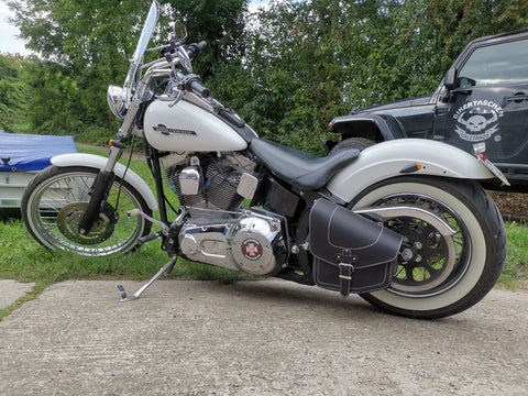 Odin weiß Schwingentasche passend für Harley-Davidson Softail
