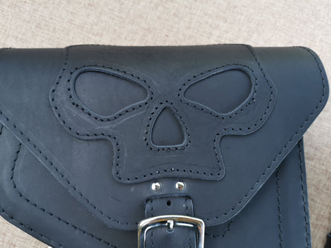 Skull Black Seitentasche mit Flaschenhalter passend für Harley-Davidson Sportster