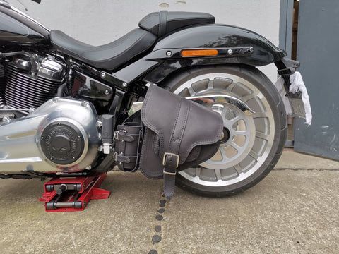 Hades Schwarz Schwingentasche mit Flaschenhalter passend für Harley-Davidson Softail