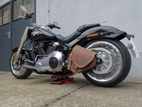 Diablo Braun Schwingentasche mit Flaschenhalter passend für Harley-Davidson Softail