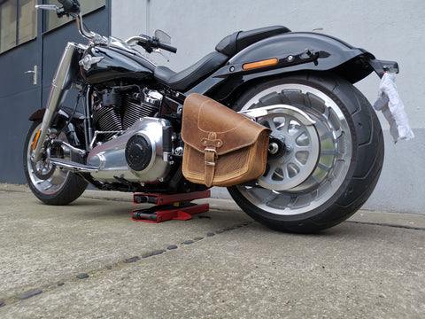 Odin Hellbraun Schwingentasche passend für Harley-Davidson Softail