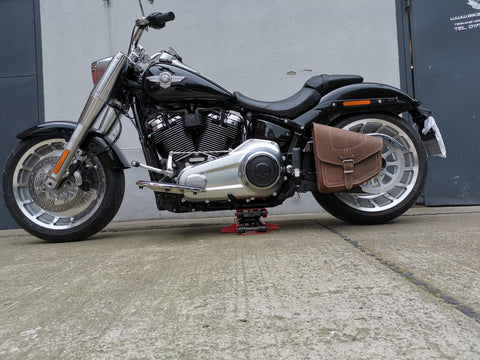 Odin braun Schwingentasche passend für Harley-Davidson Softail
