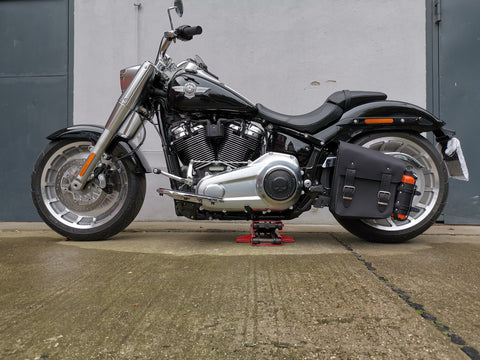 Hulk Schwarz Schwingentasche mit Flaschenhalter passend für Harley-Davidson Softail