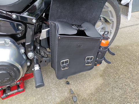 Hulk Schwarz Schwingentasche mit Flaschenhalter passend für Harley-Davidson Softail