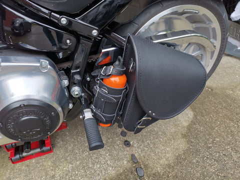 Diablo Schwarz Schwingentaschen mit Flaschenhalter passend für Harley-Davidson Softail