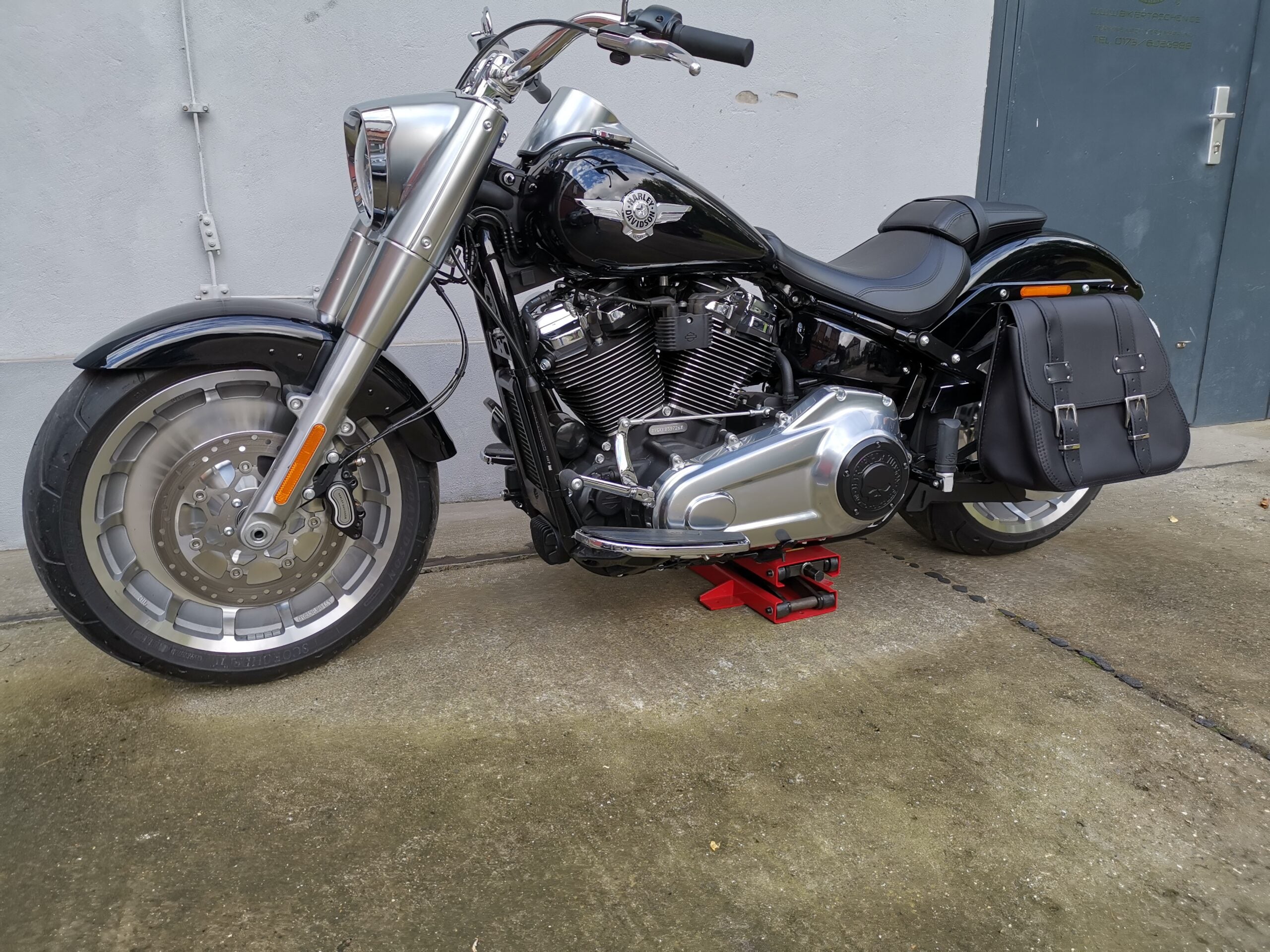 Zeus Schwarz Seitentasche + Halter XL passend für Softail ab 2018 bis Heute