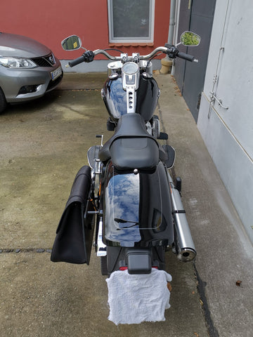 Zeus Schwarz Seitentasche + Halter XL passend für Softail ab 2018 bis Heute