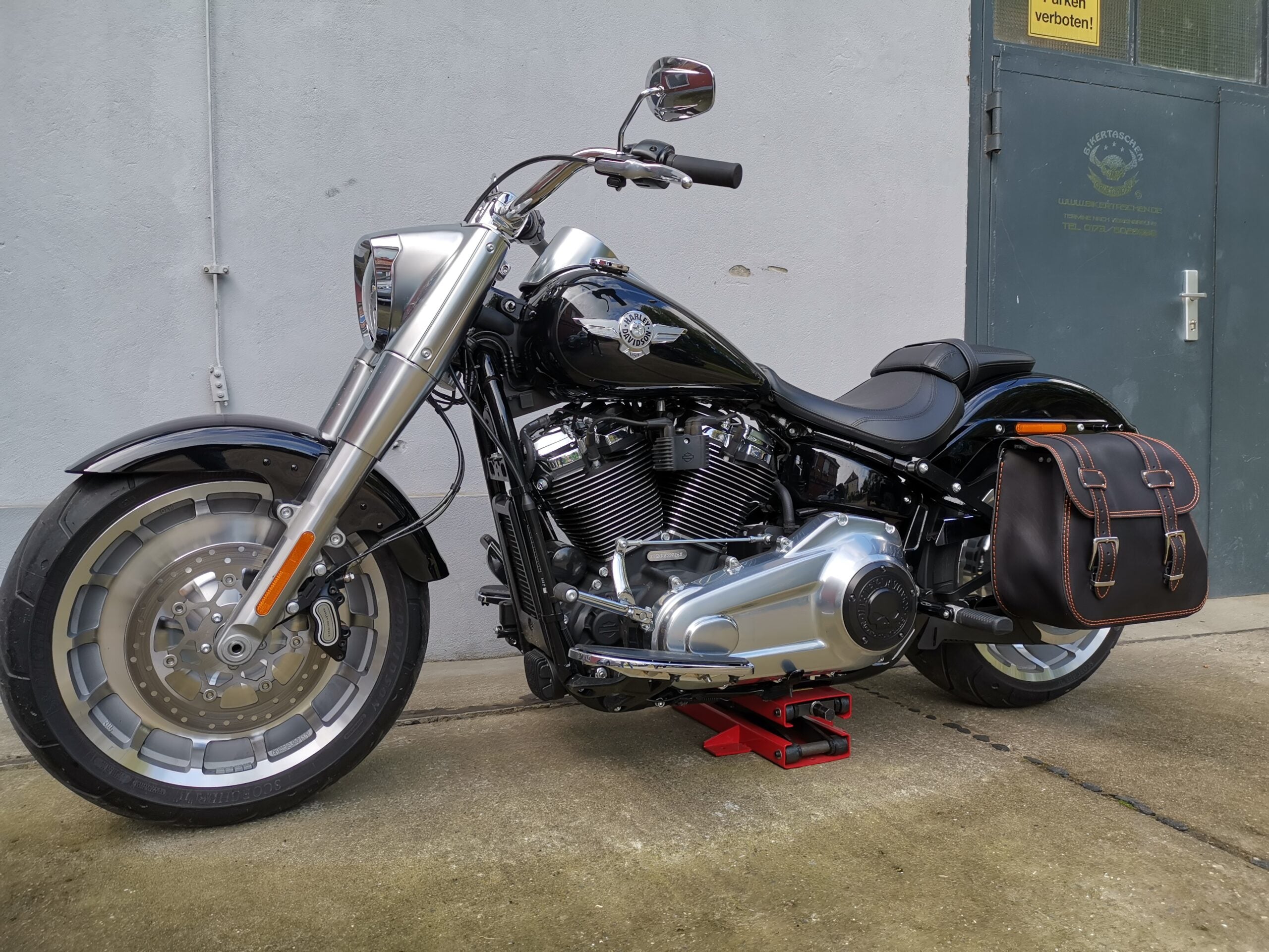 Zeus Orange Seitenkoffer + Halter XL passend für Softail ab 2018 bis Heute