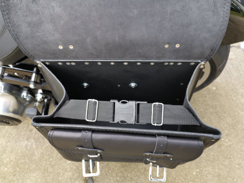 The Big Schwarz Seitentasche + Halter XL passend für Softail ab 2018 bis Heute