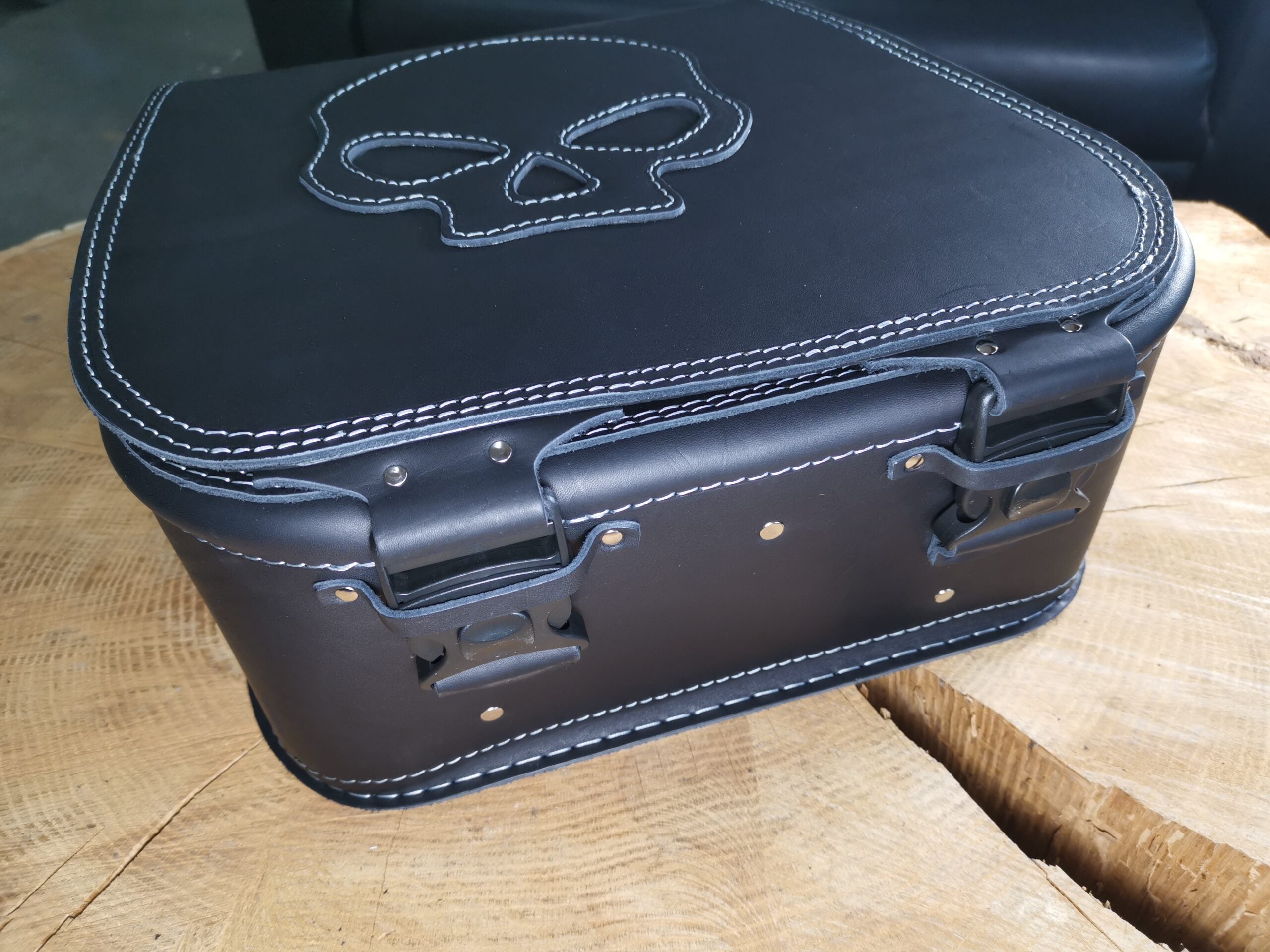 Herkules Skull Silver + Halter XL passend für Softail ab 2018 bis Heute