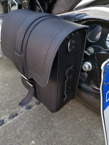 Triton Schwarz Schwingentasche mit Flaschenhalter passend für Harley-Davidson Softail