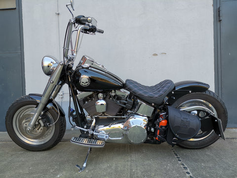 Schwingentasche Diablo Malteser Schwarz + Werkzeugrolle Malteser passend für Harley-Davidson Softail