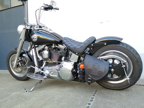 Diablo Malteser Schwarz Schwingentasche mit Flaschenhalter passend für Harley-Davidson Softail