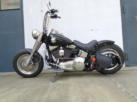 Diablo Skull Schwarz Schwingentasche mit Flaschenhalter passend für Harley-Davidson Softail