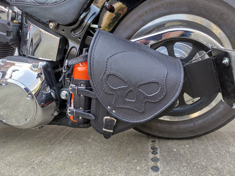 Diablo Skull Schwarz Schwingentasche mit Flaschenhalter passend für Harley-Davidson Softail