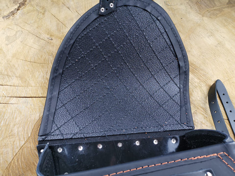 Diablo Orange gesteppt Schwingentasche mit Flaschenhalter passend für Harley-Davidson Softail