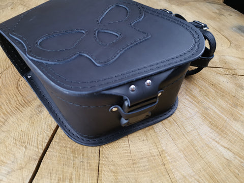 Road Skull Schwarz Seitentasche passend für Harley-Davidson Street Bob & Sportster
