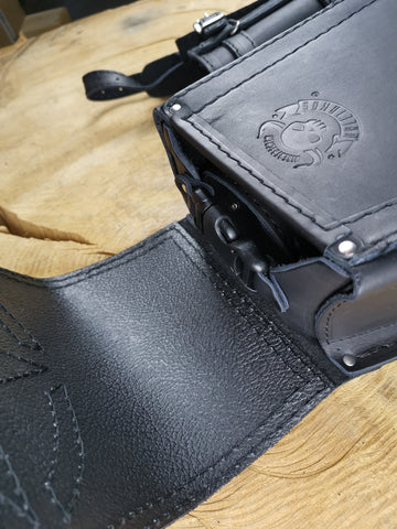 Road Stern Black + Halter passend für Sportster Schwingentaschen