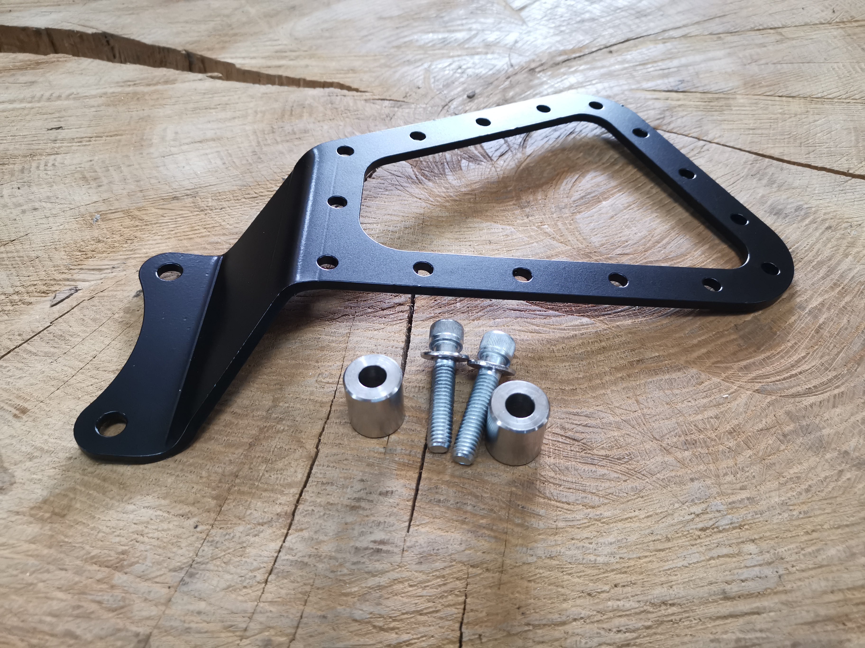 Seitentaschenhalter passend für Harley Davidson Sportster ab Bj. 2004 linke Seite