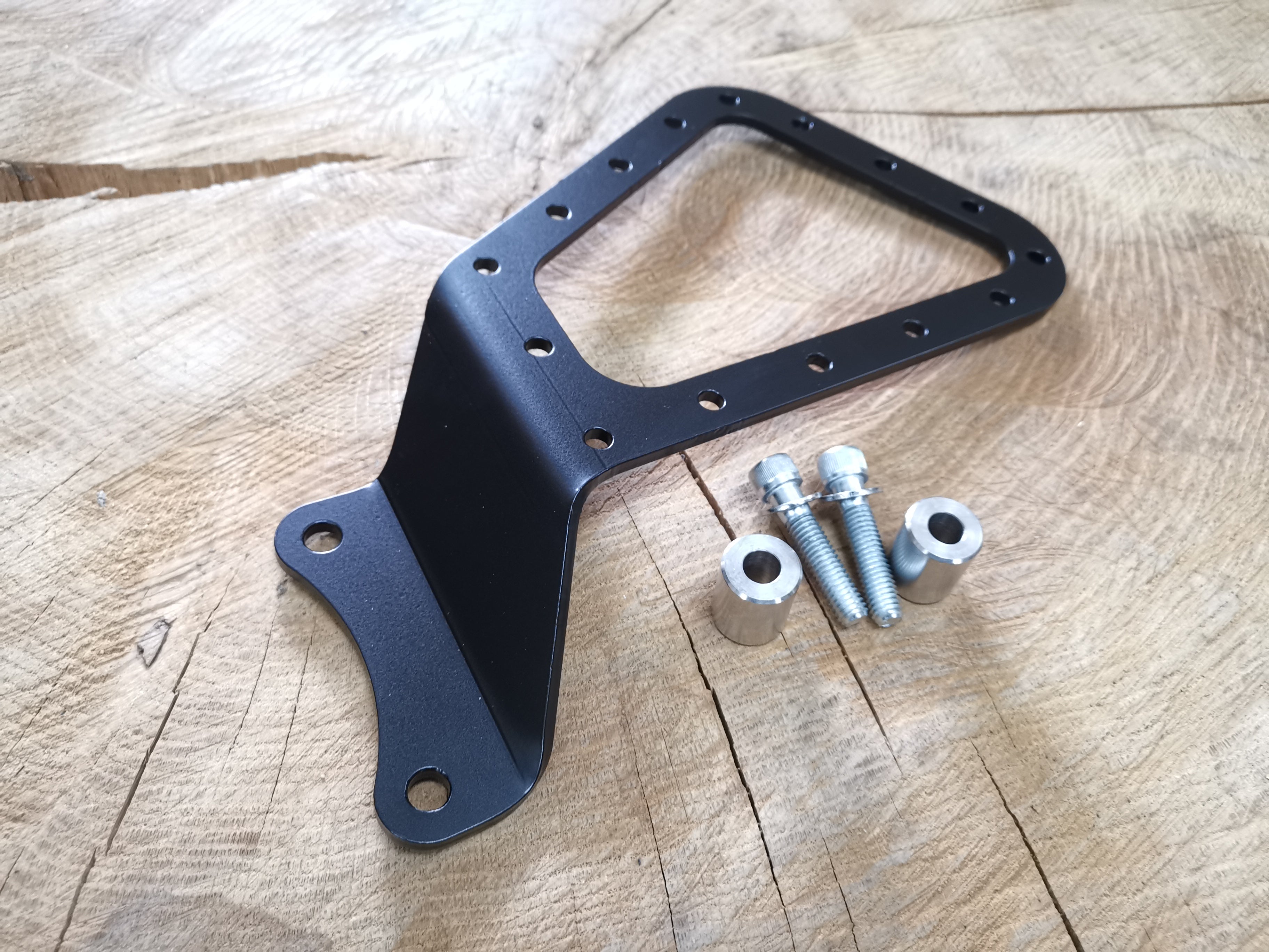 Seitentaschenhalter passend für Harley Davidson Sportster ab Bj. 2004 linke Seite